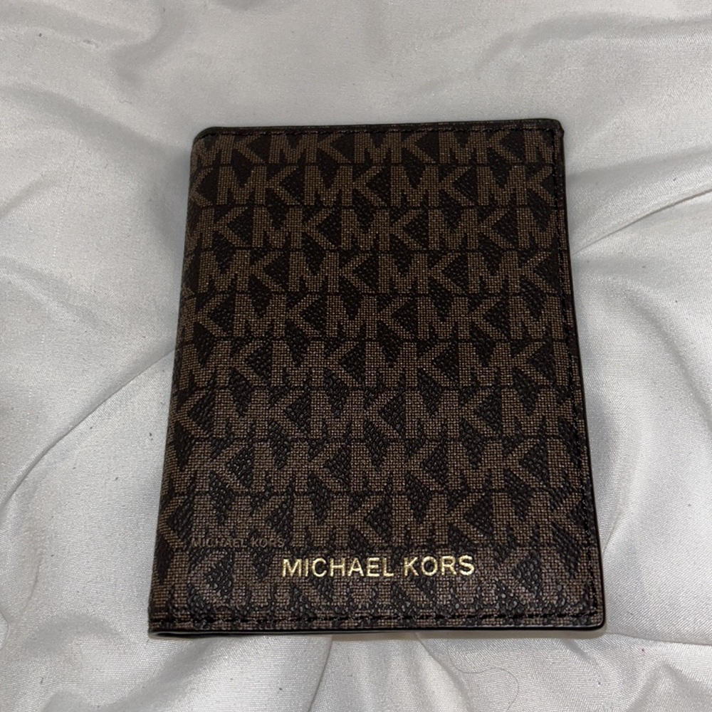 Micheal Kors wallet